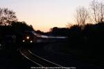 Nchster Tag, nchste Umleiter..
EN 466 mit 232 561 rollt durch Oberreitnau mit dem Nachtzug dem Bodensee und seinem Inselbahnhof Lindau Hbf entgegen..
25.04.09 