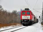 232 903 hat soeben den Bf Stralsund verlassen und macht sich auf den Weg nach Rostock, 19.01.2010