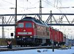 232 686 kommt mit dem Hilfszug aus Rostock durch den Bf Stralsund um sich auf der Hafenbahn etwas zu bettigen am 09.12.2010