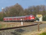 Mit dem RE 3632 nach Erfurt durchfhrt die 232 686-6 am 06.02.2011 den Ort Grostbnitz. Die Sonne schien genau zum richtigen Zeitpunkt. 