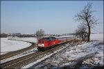 Jetzt wo wir uns alle auf den Frhling freuen, mchte ich noch mal einen kleinen Rckblick in den Winter machen und den wahrscheinlich am meisten fotografierten RE in Deutschland von Erfurt nach Altenburg zeigen, wie er noch im Februar 2011 unterwegs war.
Fr mich ist es immer wieder erstaunlich gewesen, welchen Weg so mancher Fotograf auf sich genommen hat, um diesen Zug in seine Sammlung aufzunehmen.