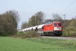 232 905-0 (Railion DB Logistics) fhrt am 6. April 2010 um 16:08 Uhr mit einem Gterzug durch Ratingen