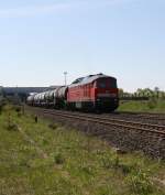 232 131 mit einen Kesselzug am Haken fhrt am 06.05.2011 durch Gutenfrst Richtung Vogtland.