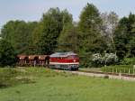 Die 232 088 am 21.05.2011 mit einem Schotterzug unterwegs bei Hirschau.