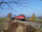 232 571-0 und 232 426-7 bei der Durchfahrt in Ruppertsgrn/V. am 09.11.11.

