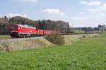 232 527-2 in Fahrtrichtung Aulendorf hat am 08.04.2011 gerade Alttann passiert.