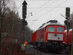 232 902 am 20.12.12 mit einem Hilfswagen beim Unfall in Dsseldorf-Eller.