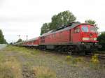 Lok 232 141-2 im Bahnhof Steinfurt-Borghorst mit einem fr diesen Bahnhof berlangen Schlersonderzug, bestehend aus 10 Bn Wagen und einem Club Wagen.