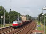 Am 28.7.14 hatte 232 294 die Aufgabe 13 vollbeladene Kieswagen über den Berliner Außenring zu ziehen. 
Hier schaltete die Lok auf und schoss durch den Bahnhof Saarmund mit dem vorläufigen Ziel Berlin Schönefeld Flughafen, da eine Oberleitungsstörung die Strecke sperrte. 
Die Lok hätte zwar so fahren können aber andere Züge waren das Problem... ;)