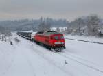 Die 232 280 mit einem Güterzug am 01.01.2015 unterwegs bei Garching an der Alz.