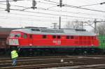 232 906 erreicht mit einen Containerzug aus Maasflakte den Gterbahnhof von Venlo; 24.04.2007