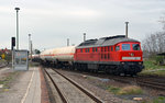 232 654 brachte am 07.04.16 einen Kesselwagenzug nach Baalberge. Anschließend fuhr die Lok wieder Lz Richtung Köthen zurück. Der Kesselwagenzug wurde in zwei Teilen Richtung Bernburg abgefahren.