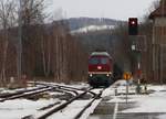 EBS 132 292-2 / 232 293-1 mit dem Kesselwaggonzug aus Sohland durch Wilthen am 17.02.2021