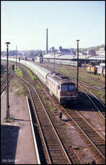 132402 fährt hier am 3.10.1990 mit dem D aus Mönchengladbach in den HBF Gotha ein.