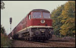 132437 hat hier bei Obersuhl am 3.10.1990 nicht nur einen Güterzug am Haken.