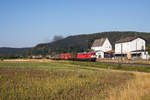 232 201 beschleunigt einen gemischten Güterzug bei Nabburg in Richtung Cheb, aufgenommen am 13.