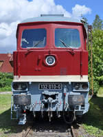 Die Diesellokomotive 132 010-0 steht im Eisenbahnmuseum Weimar.