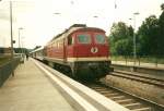 Diesmal keine E-Lok vor einem Interregio.Die 232 155 stand im Sommer 1999 mit einem Interregio abfahrbereit in Binz.