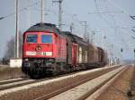 Am 1.04.07 donnert 232 401 mit ihrem Güterzug, aus Mukran kommend, durch Stralsund-Langendorf…    