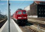 Im Mai 2000 stand auf einem Lokwartegleis im Berliner Ostbahnhof 232 123.