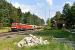 233 373 mit einer E-Lok der Baureihe 152 mit dem EZ 51724 von Nürnberg Rbf nach Leipzig-Engelsdorf bei der Durchfahrt in Röslau, 19.08.2016