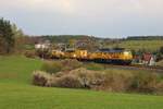 233 493-6 fuhr am 29.04.17 mit einem Bauzug durch Jößnitz/V. nach Schönberg/V.