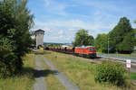 233 510-7 wartet mit einem Schotterzug in Pechbrunn auf die Abfahrt Richtung Süden, 17.08.2017