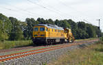 Der Tiger der Bahnbaugruppe aus Königsborn, 233 493, schleppte am 26.09.18 einen Schotterpflug durch Jütrichau Richtung Heimat.