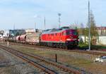 DB Cargo Ludmilla, 233 233-6 ( 9280 1233 233 -6 D-DB ) mit einem kurzen, gemischten Güterzug in Gera am 21.4.2021