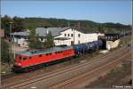 233 562 schiebt am 24.09.07 einen vollen Spritzug aus Dbeln nach, hier bei der Einfahrt in Nossen.