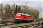 Betriebsruhe für die DB 233521-4 am 19.4.2026 im Bahnhof von Marktredwitz.