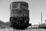 233 451 EBS in einem bedauerlichen Zustand im Sächsischen Eisenbahnmuseum Chemnitz-Hilbersdorf - vermutlich dient die Lokomotive als Ersatzteilspender, 12.03.2022