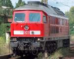 233 451-4 donnert in voller Fahrt durch Bf Halle-Ammendorf am 13.08.04.