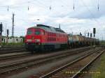 233 636 bringt am 18.08.08 einen Kesselwagenzug in den Rangierbahnhof Grokorbetha.