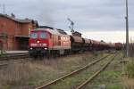 233 118-9 verlsst mit ihren Gterwagen den Haldensleber Bahnhof in Richtung Flechtingen.Fotografiert am 23.11.2009