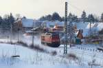 233 616-2 rollt am 30.01.10 als Lz von Hamburg nach Lbeck und wirbelt dabei kurz hinter Reinfeld (Holst.) den frisch gefallenen Schnee auf.