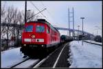 Am frhen Morgen durchfhrt 233 249-2 mit dem Frhgterzug den Bhf Stralsund Rgendamm.(aus Mukran kommend)   am  23.02.10