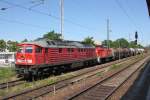 233 572-7 mit einer 294er und einem kurzen Gterzug am Haken in Magdeburg-Buckau, die Fahrt ging in Richtung Sden. Fotografiert am 16.06.2010. 