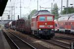 233 705-3 mit gemischten GZ bei der Durchfahrt in Berlin Schnefeld. 29.06.2010