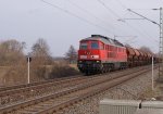 BR 233 652-7 mit einem Gterzug aus Naumburg kommend,am Bahnbergang in Schulpforta,15.02.2011