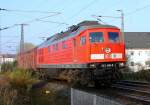 233 458-9  kurz vor dem Bahnhof Stralsund.   (am  02.11.05)