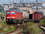 233 314-4 hat Ausfahrt (Richtung Greifswald) aus dem Bahnhof Stralsund.   (am 20.08.05) 