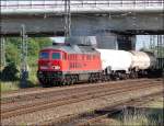 233 112-2 fhrt mit einem Gterzug in den Hbf Stralsund ein.