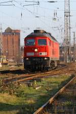 233 521 LZ fhrt aus Wismar komment in Bad Kleinen ein. 12/2006