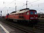 Nach kurzem Rangieren hat 233 696, einen andere 362 (362 941) am Haken um diese nach Rostock zu berfhren. (Stralsund, 05.02.07)