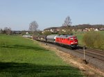 Die 233 662 mit einem Umgeleiteten Güterzug am 02.04.2016 unterwegs bei Escheldorf.