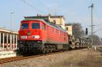 233 217 mit Panzerzug steht im Bf. Hagenow Land zur Abfahrt Richtung Hamburg bereit. 03/2007
