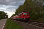 Nur noch sehr selten trifft man Loks der Baureihen 232 oder 233 auf der KBS 940 München - Mühldorf bei Tageslicht an.