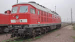 Ausgeliefert, 1977 an Deutsche Reichsbahn, als 132 493-8 wurde sie 1992 bei der DB zur 232 493-7 und ist jetzt bei der Deutsche Gleis- und Tiefbau GmbH unter 233 493-6 in Gelb unterwegs. 
Dieses Bild wurde am 17.04.2006 in Köthen gemacht.