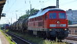 DB Cargo AG, Mainz mit '233 219-5' (NVR: '92 80 1233 219-5 D-DB') und gemischtem Güterzug  am 28.06.22 Vorbeifahrt Bahnhof Magdeburg-Neustadt.